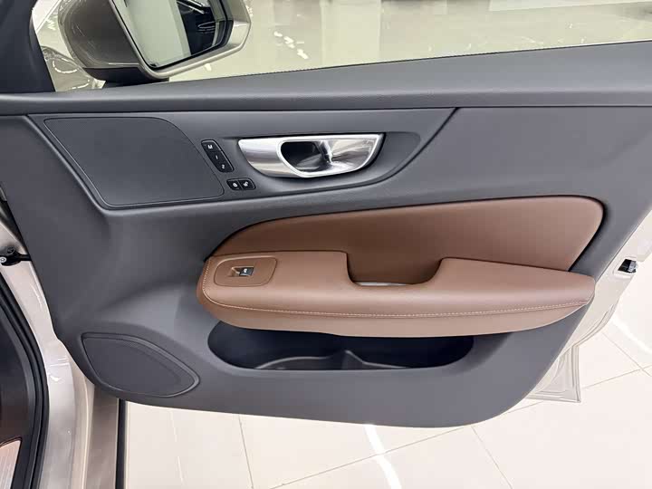 Фото 4 - Volvo S60