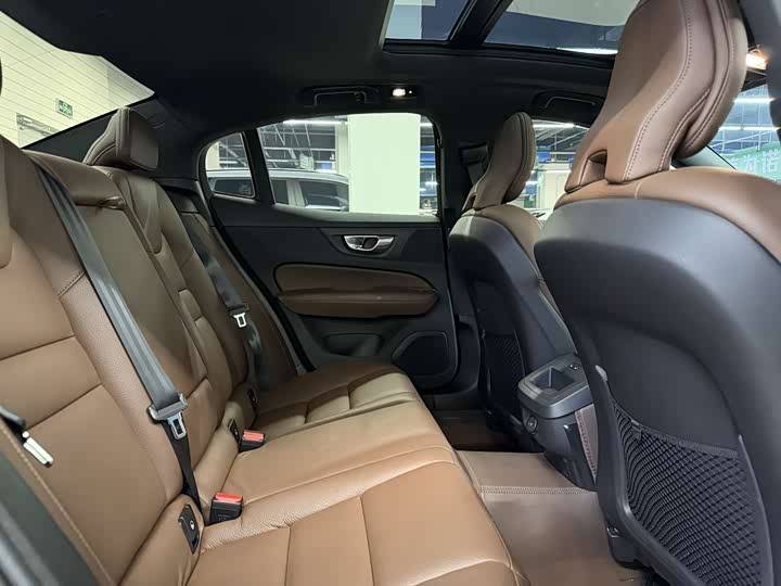 Фото 7 - Volvo S60