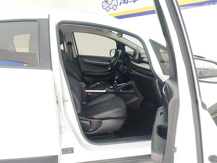 Фото 8 - Geely Vision X3