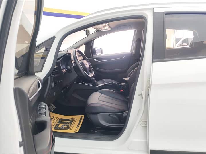 Фото 9 - Geely Vision X3