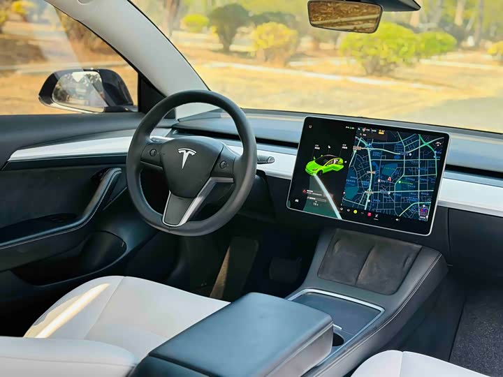 Фото 8 - Tesla Model 3