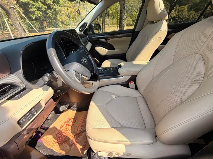 Фото 3 - Toyota Highlander