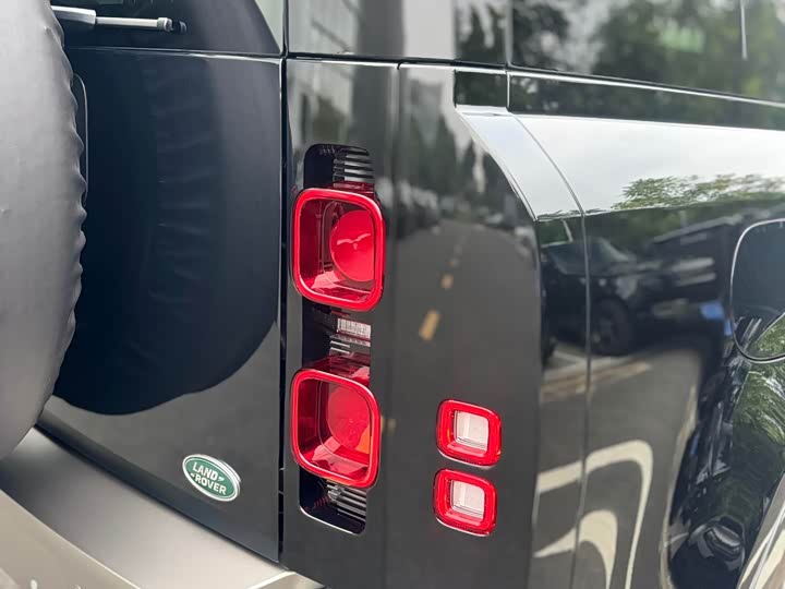 Фото 8 - Land Rover Defender