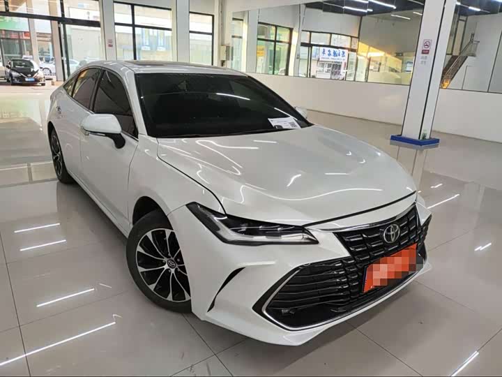 Photo 3 - Toyota Avalon