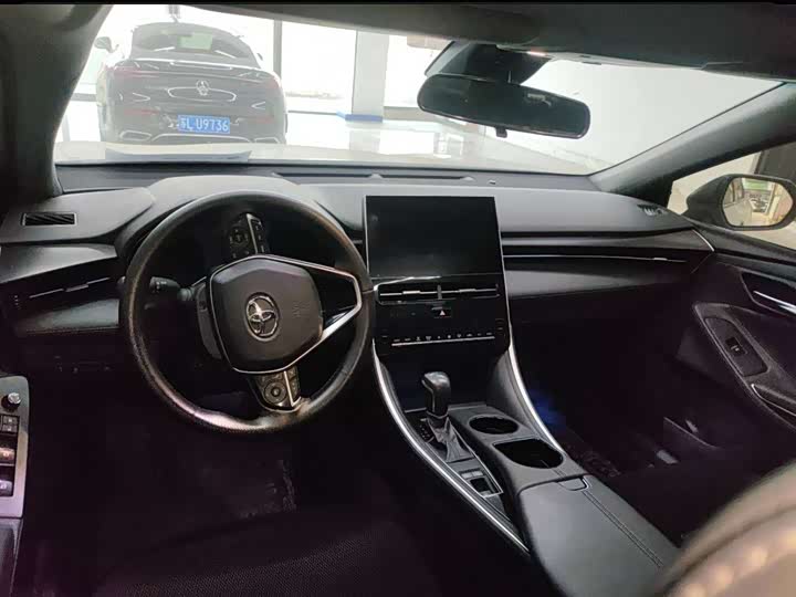 Photo 5 - Toyota Avalon