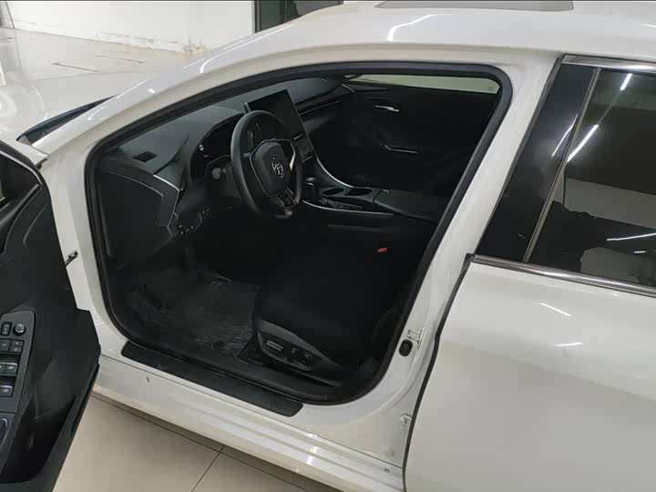 Photo 7 - Toyota Avalon