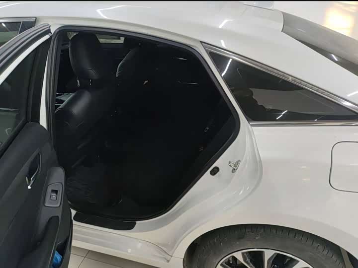 Photo 8 - Toyota Avalon