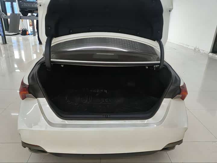 Photo 9 - Toyota Avalon