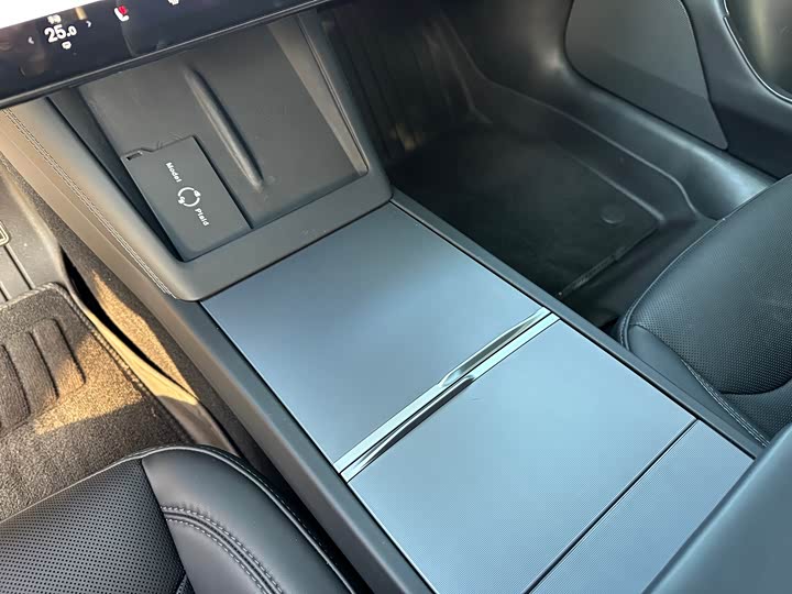 Фото 8 - Tesla Model 3