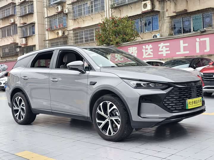 Фото 3 - BYD Tang Hybrid/EV
