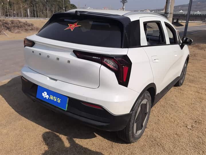 Фото 3 - Geely Geometry E Firefly