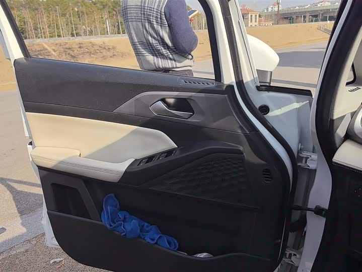 Фото 7 - Geely Geometry E Firefly