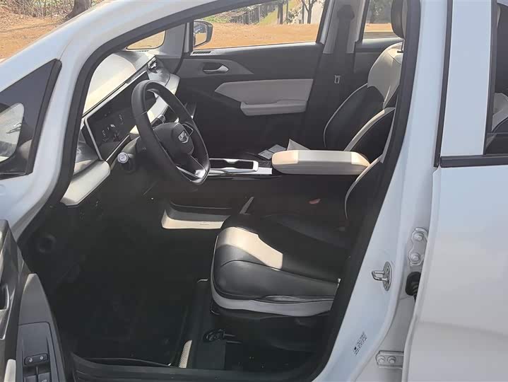 Фото 9 - Geely Geometry E Firefly