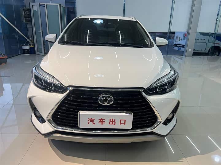 Фото 2 - Toyota Yaris L Hatchback