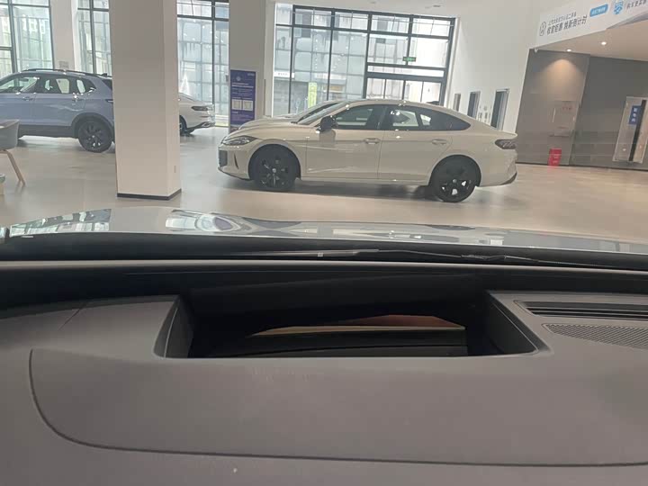 Photo 8 - Volkswagen ID.4 X