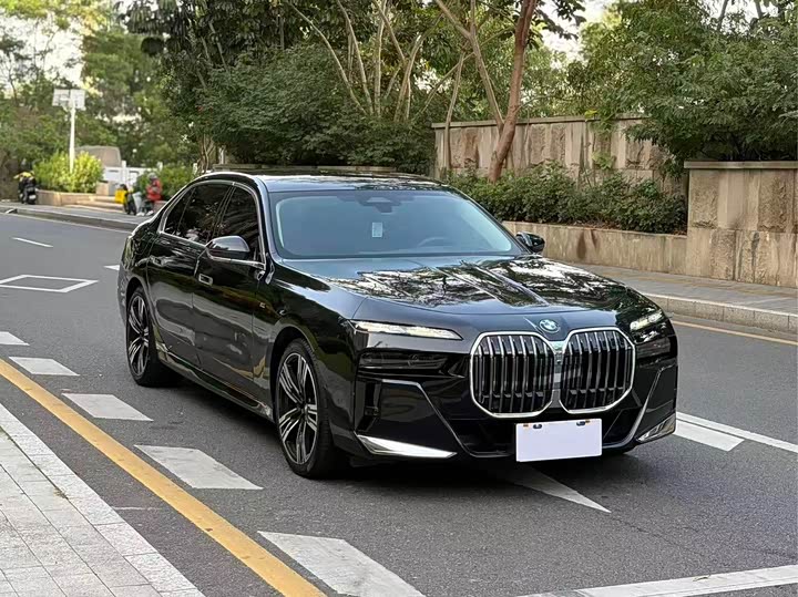 Фото 4 - BMW 7 Series