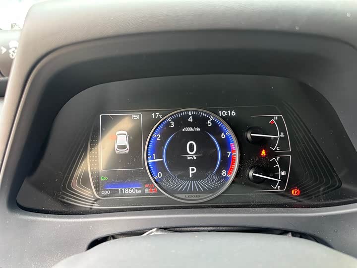 Фото 7 - Lexus UX