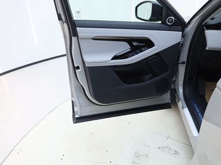 Photo 5 - Land Rover Range Rover Evoque L Hybrid