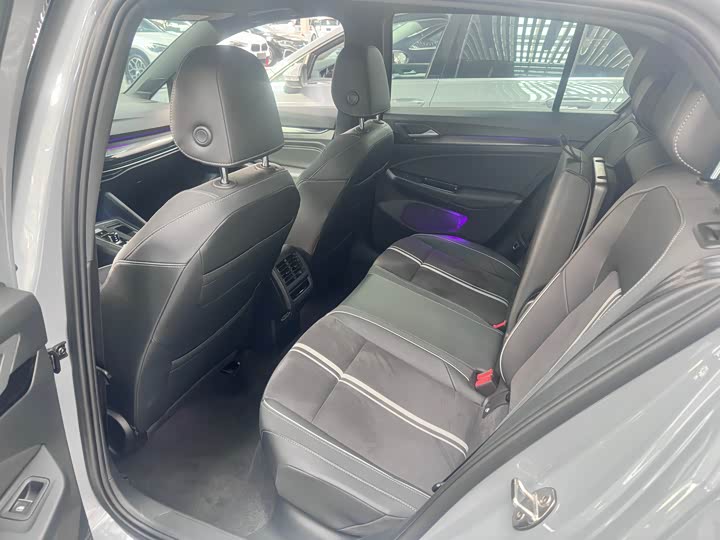 Фото 9 - Volkswagen Golf