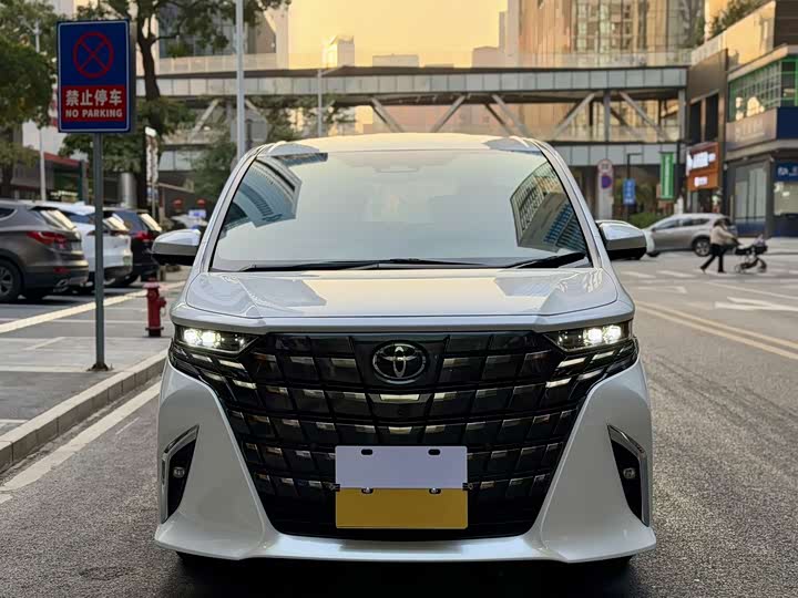 Photo 2 - Toyota Alphard