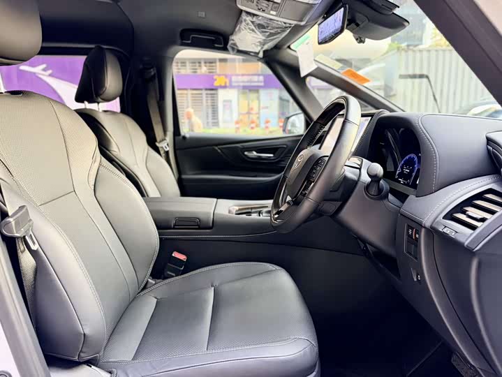 Photo 4 - Toyota Alphard