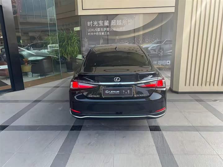 Фото 2 - Lexus ES