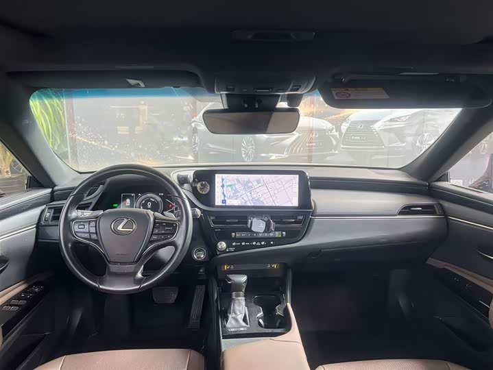 Фото 3 - Lexus ES