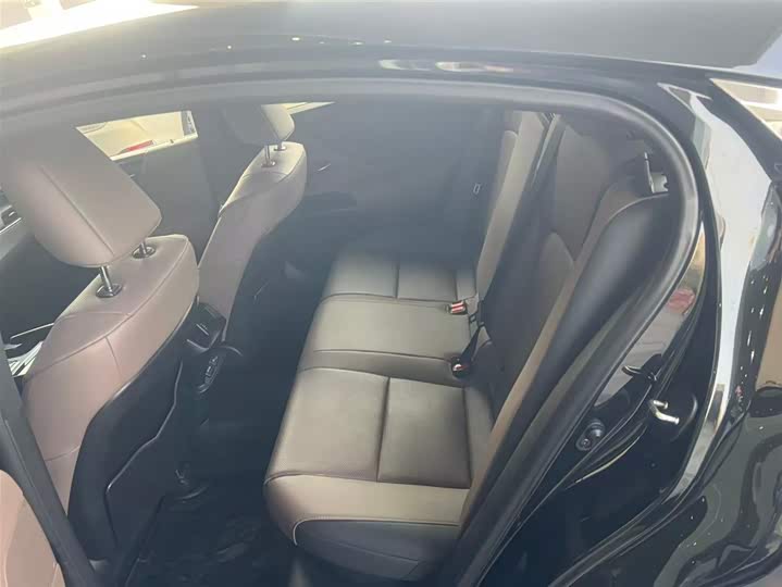 Фото 4 - Lexus ES