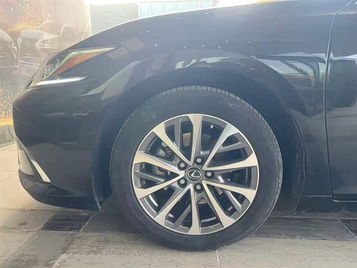 Фото 5 - Lexus ES