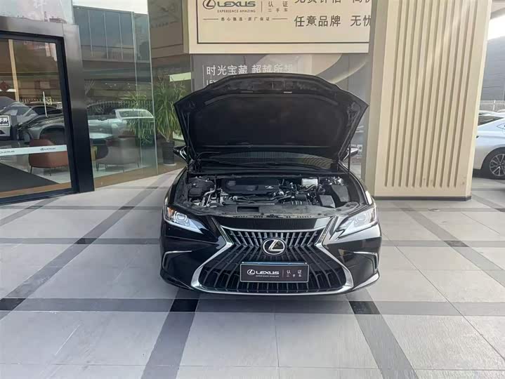 Фото 6 - Lexus ES