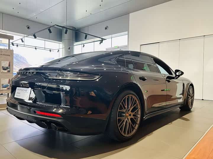 Фото 3 - Porsche Panamera