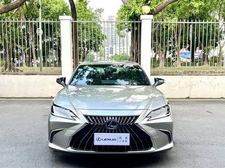 Фото 2 - Lexus ES