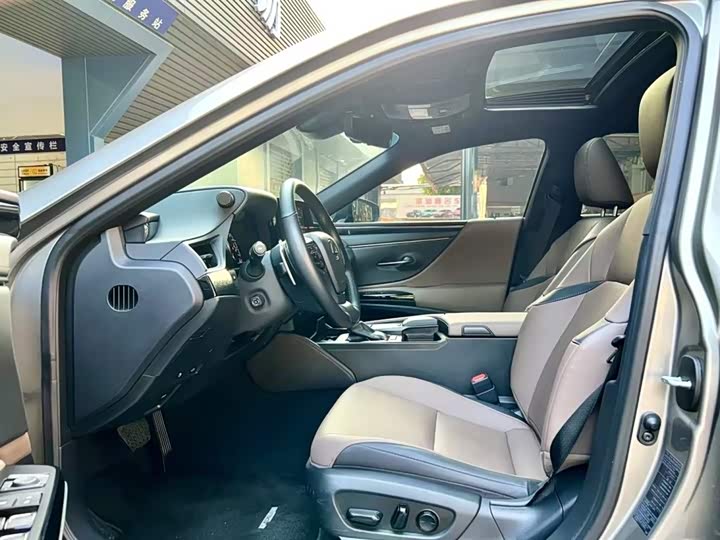 Фото 4 - Lexus ES