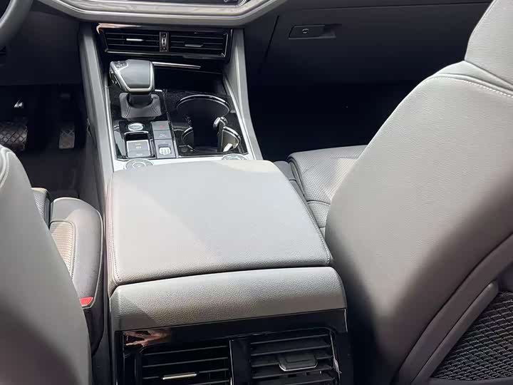 Фото 3 - Volkswagen Touareg