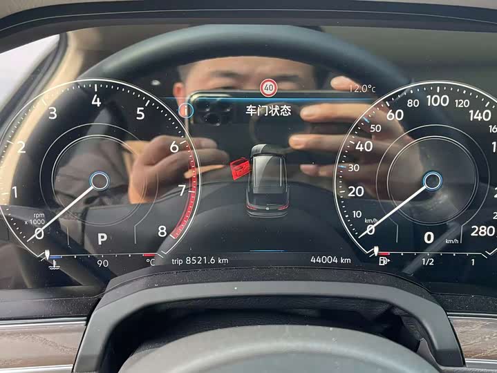 Фото 4 - Volkswagen Touareg