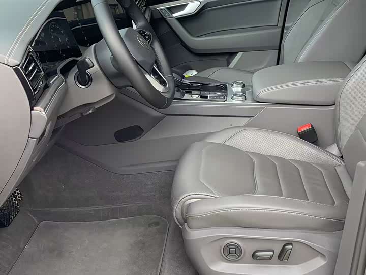 Фото 6 - Volkswagen Touareg