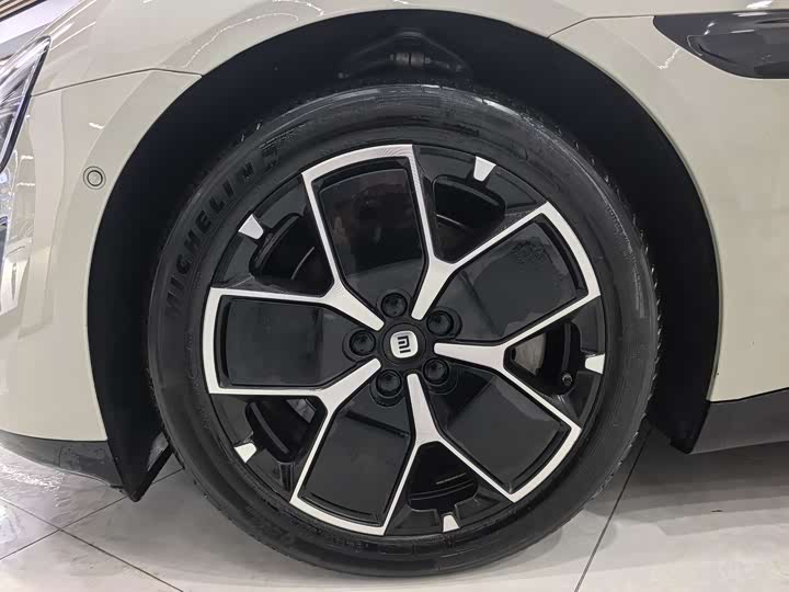 Фото 9 - Xiaomi SU7