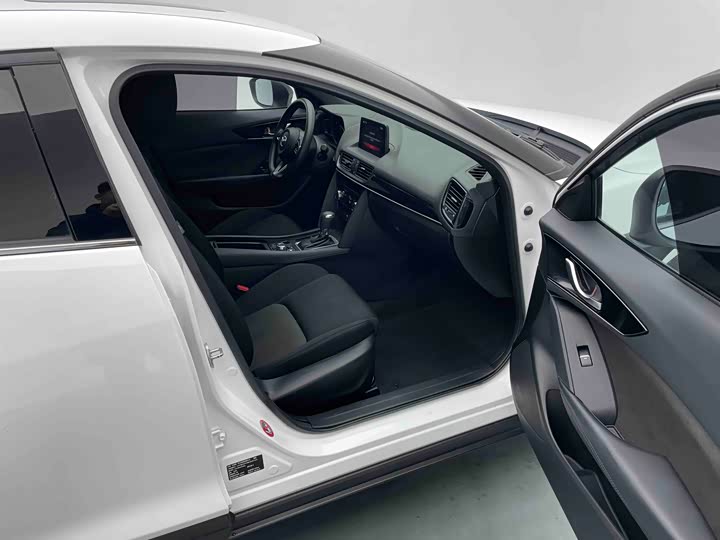 Photo 7 - Mazda CX-4