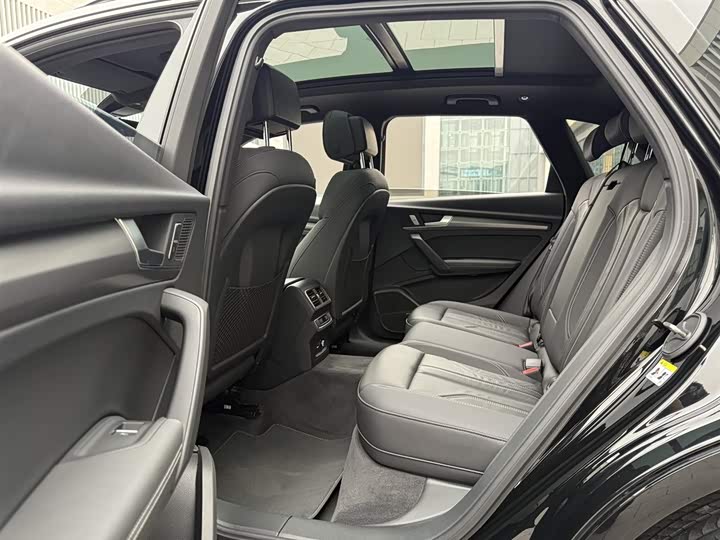 Фото 2 - Audi Q5L