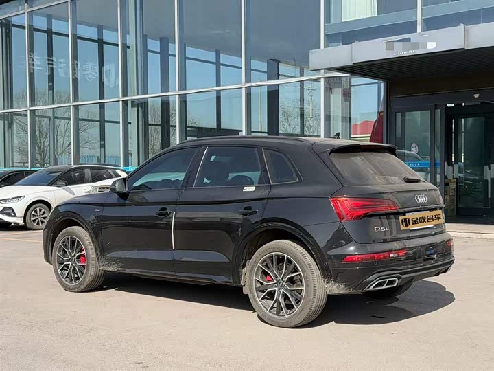 Фото 8 - Audi Q5L