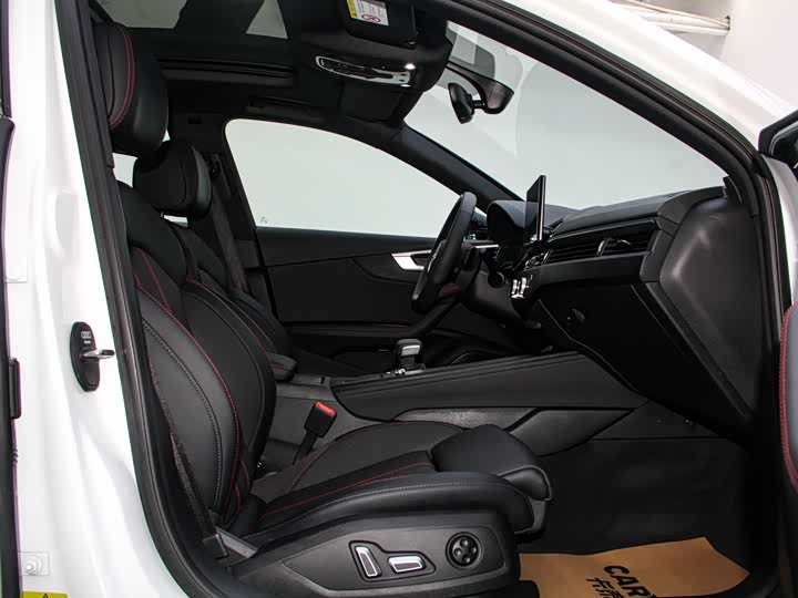 Фото 8 - Audi A4L