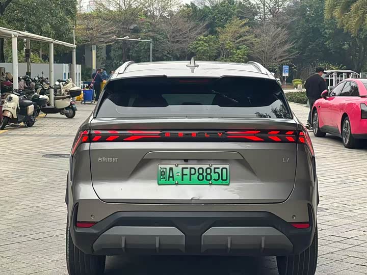 Фото 5 - Geely Galaxy L7