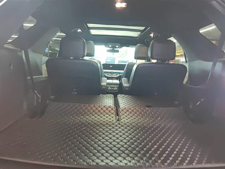 Фото 4 - Ford Explorer