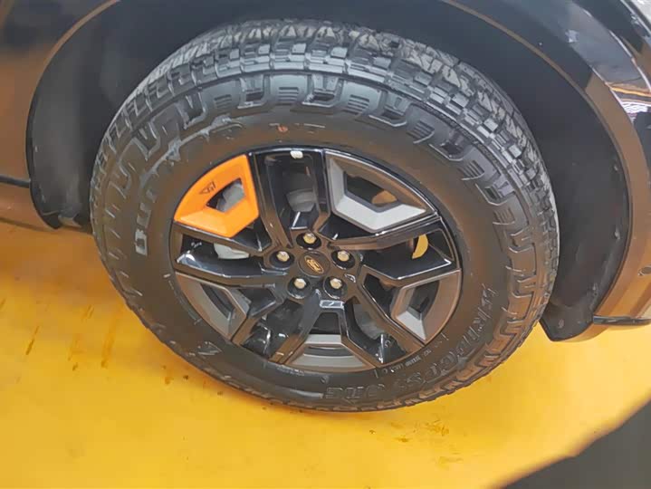 Фото 6 - Ford Explorer