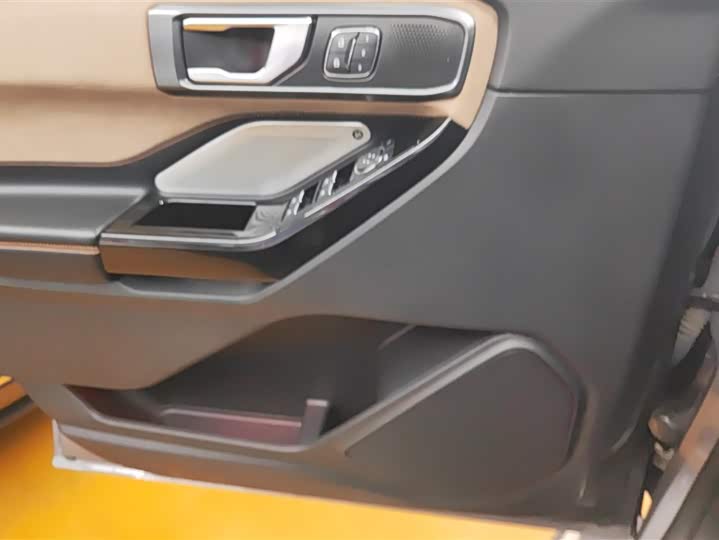 Фото 7 - Ford Explorer