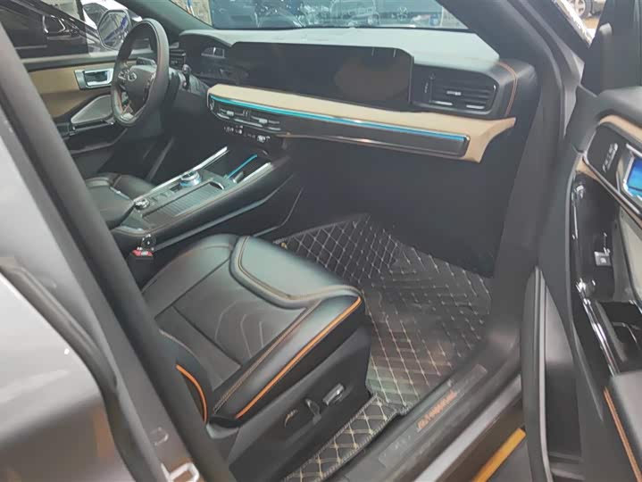 Фото 8 - Ford Explorer