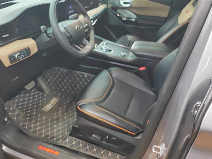 Фото 9 - Ford Explorer