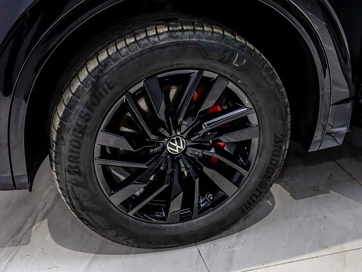 Фото 9 - Volkswagen Touareg