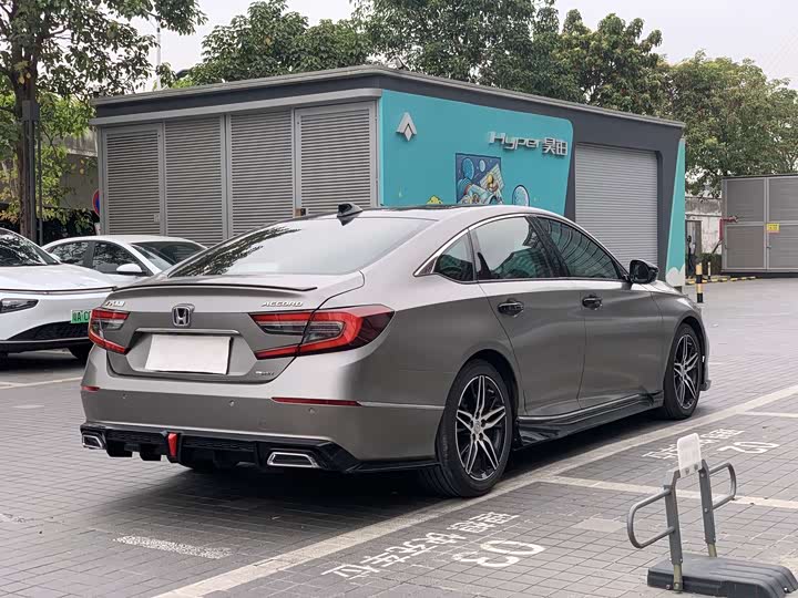 Фото 4 - Honda Accord