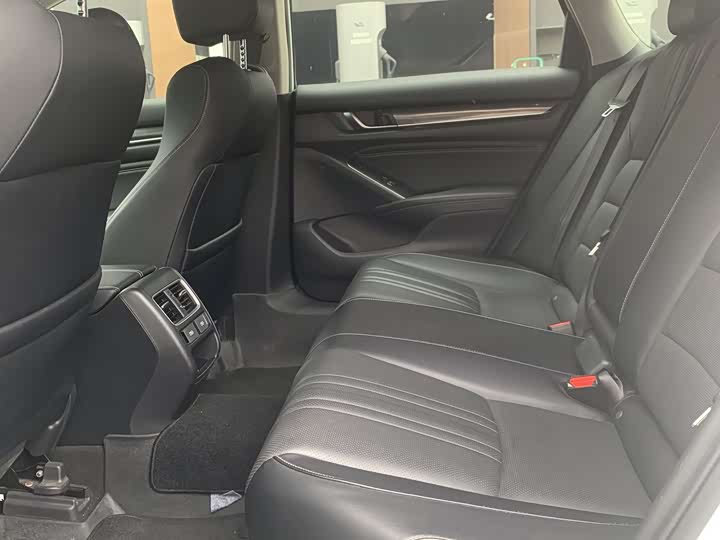 Фото 6 - Honda Accord